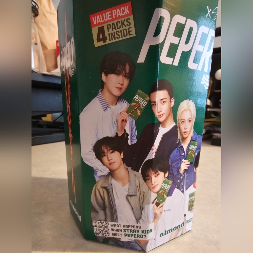 Large Stray Kids Pepero box sealed - Picture 2 of 4